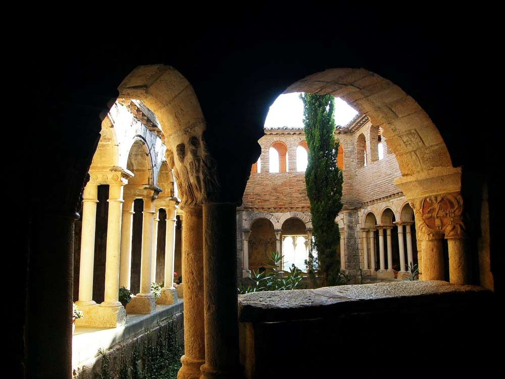 Claustro colegiata Santa María la Mayor Alquézar Huesca